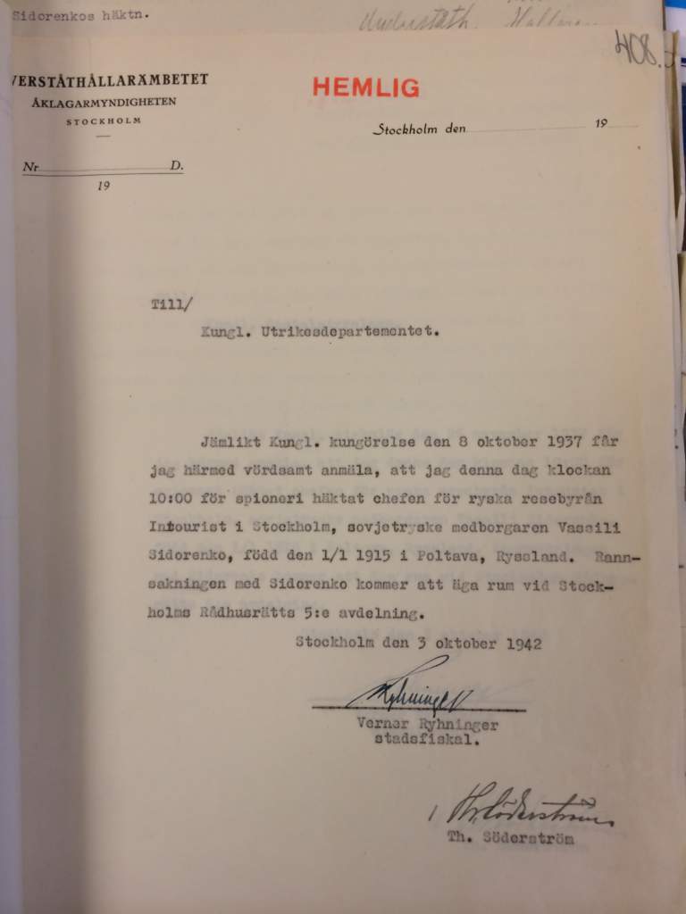 Tidigare hemligstämplat dokument från 3 oktober 1942 där det står att Vasilij Sidorenko häktats för spioneri.