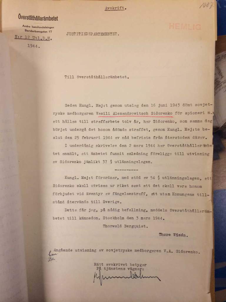 Dokument från 3 mars 1944 där det står att Vasilij Sidorenko dömts för spioneri men sedan blivit utvisad.